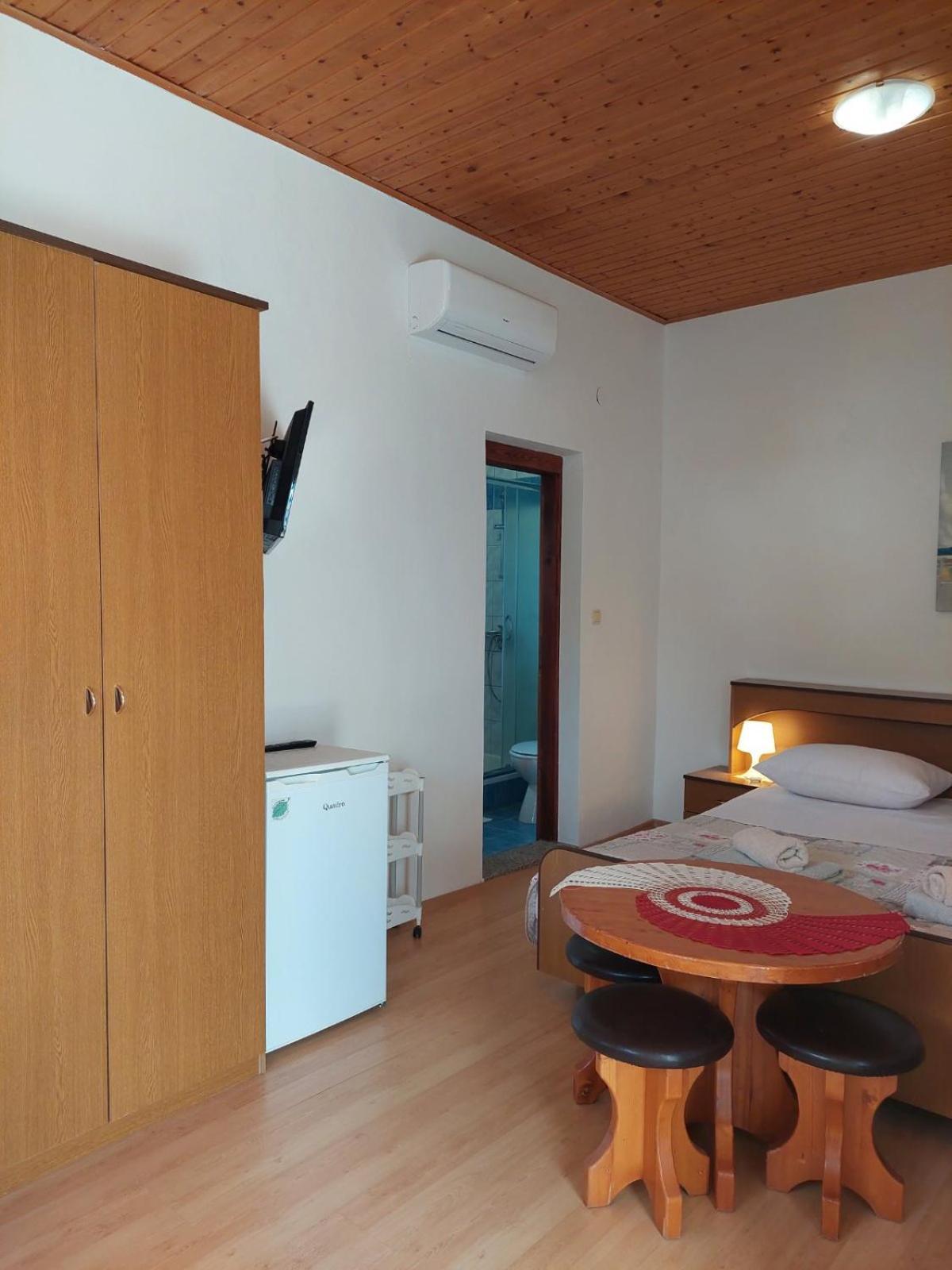 Rooms Hodanic Krk Town Chambre photo
