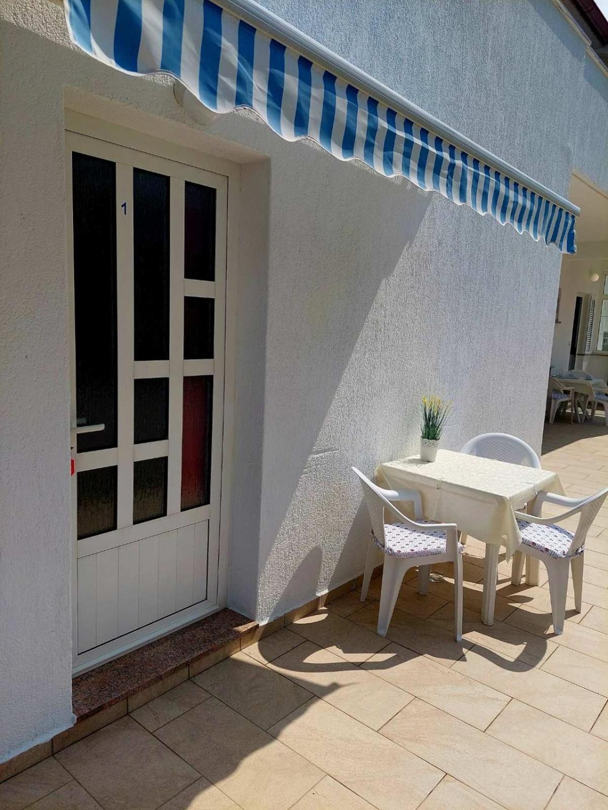 Rooms Hodanic Krk Town Chambre photo