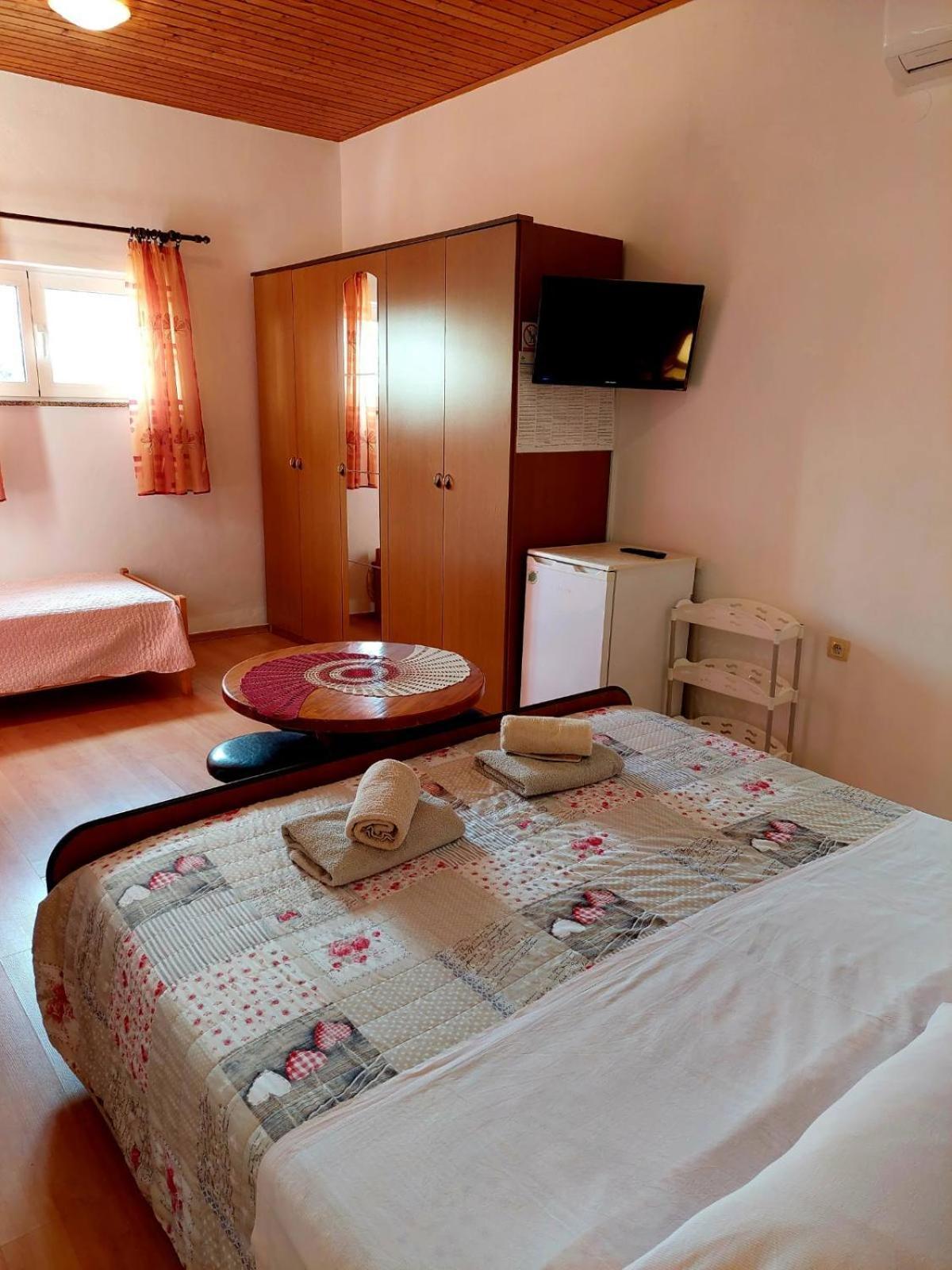 Rooms Hodanic Krk Town Chambre photo